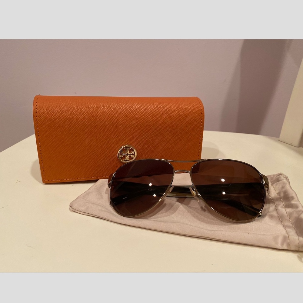 Tory Burch Lt Gold/Olive Horn Sunglasses